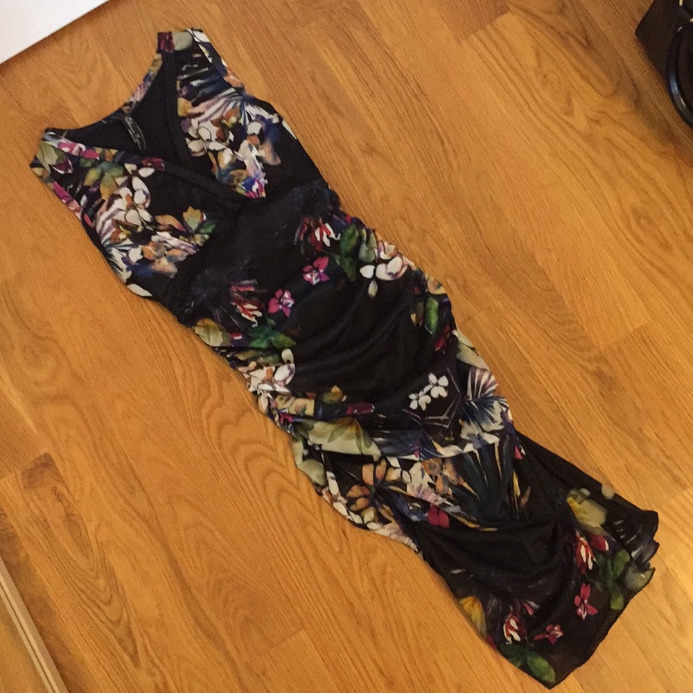 Floral ruched dress with vneck